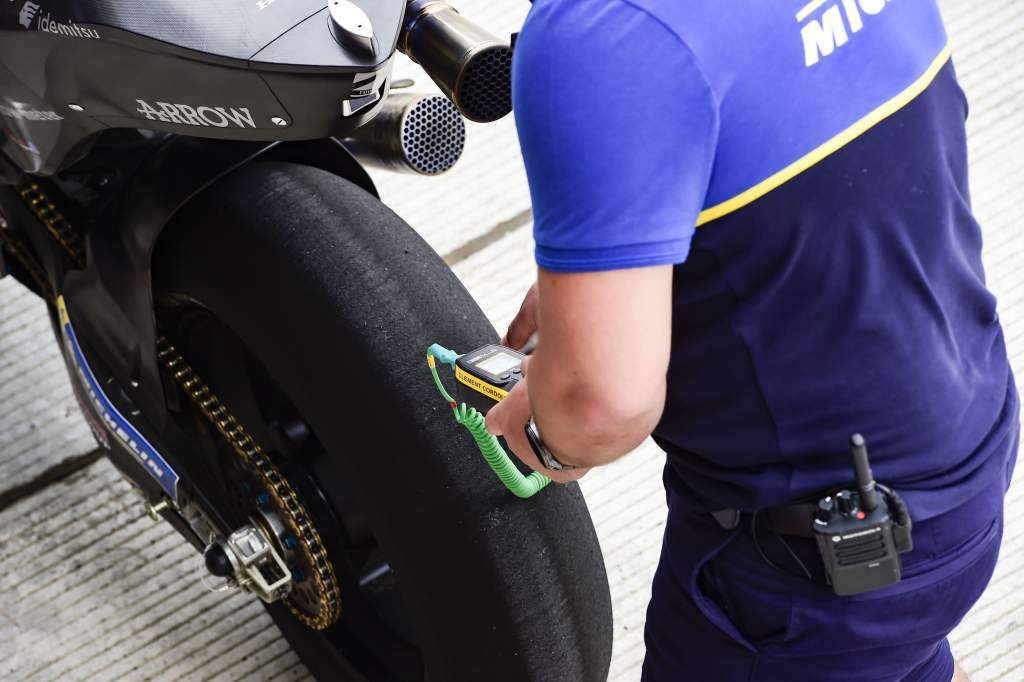 how to check tire temperature motorcycle